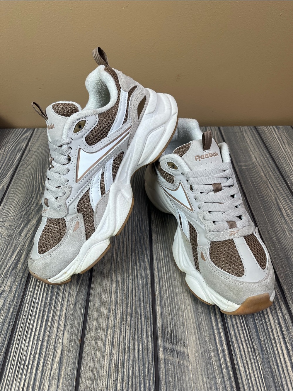 Reebok Charge Chunky Sneakers Men's 8.5 / Women's 10